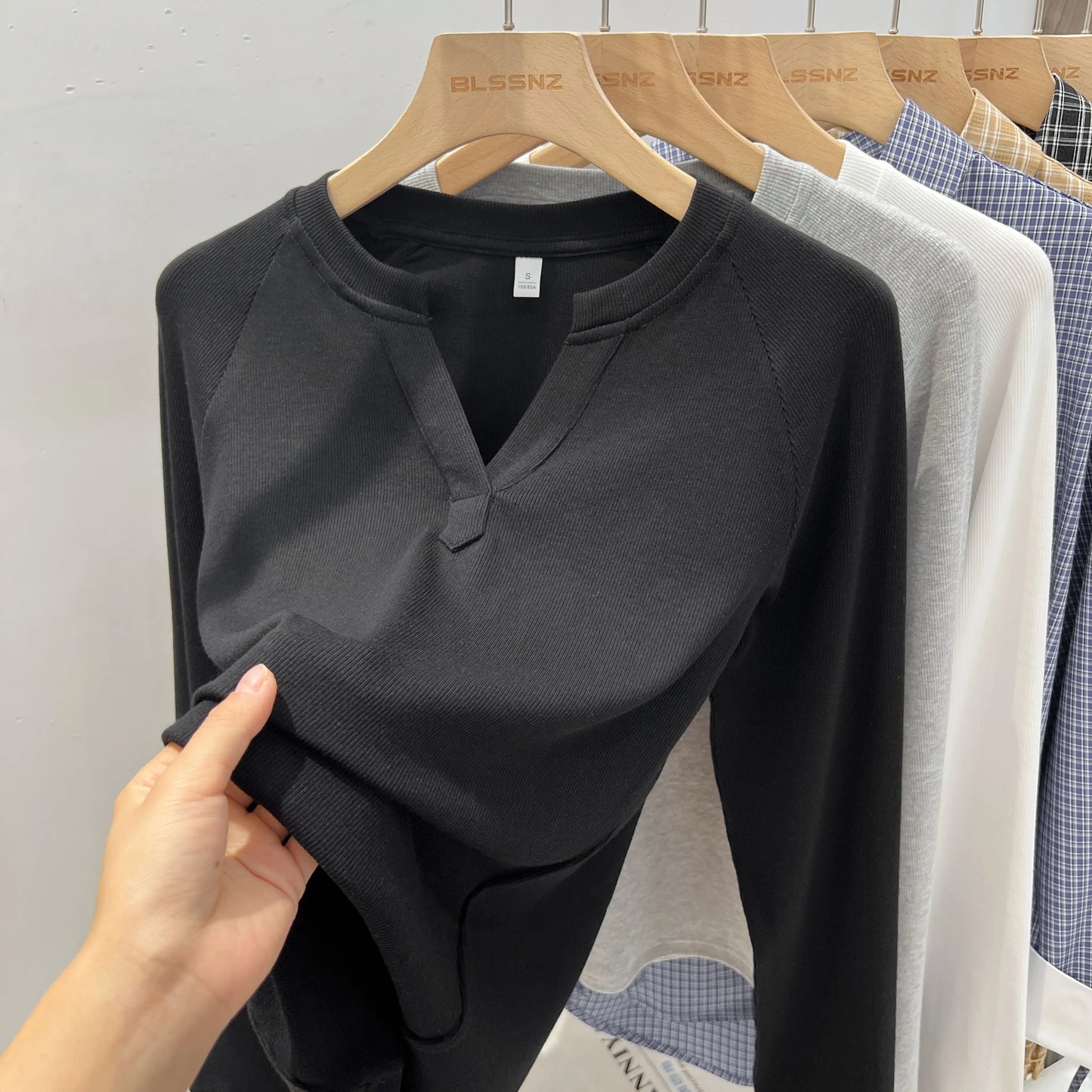 Women’s slim-fit V-neck long-sleeve T-shirt