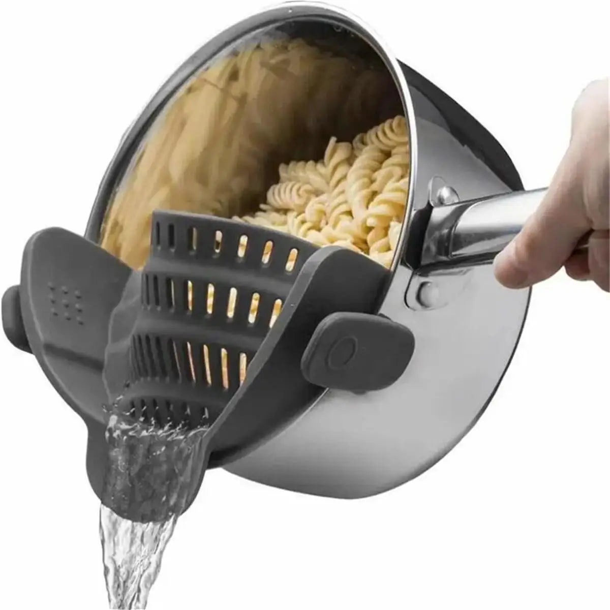 Adjustable kitchen strainer for quick, spill-free draining
