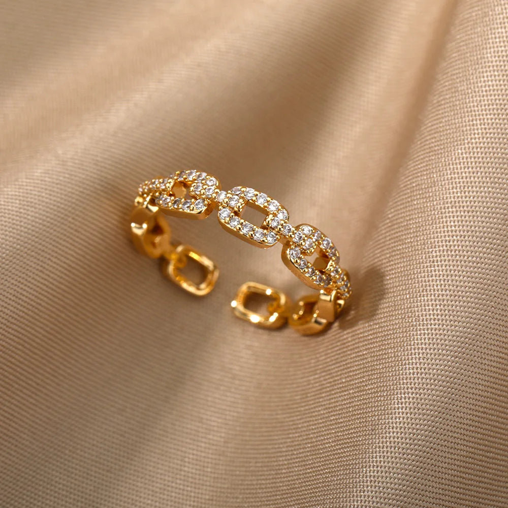 Fashionable minimalist ring with zircon