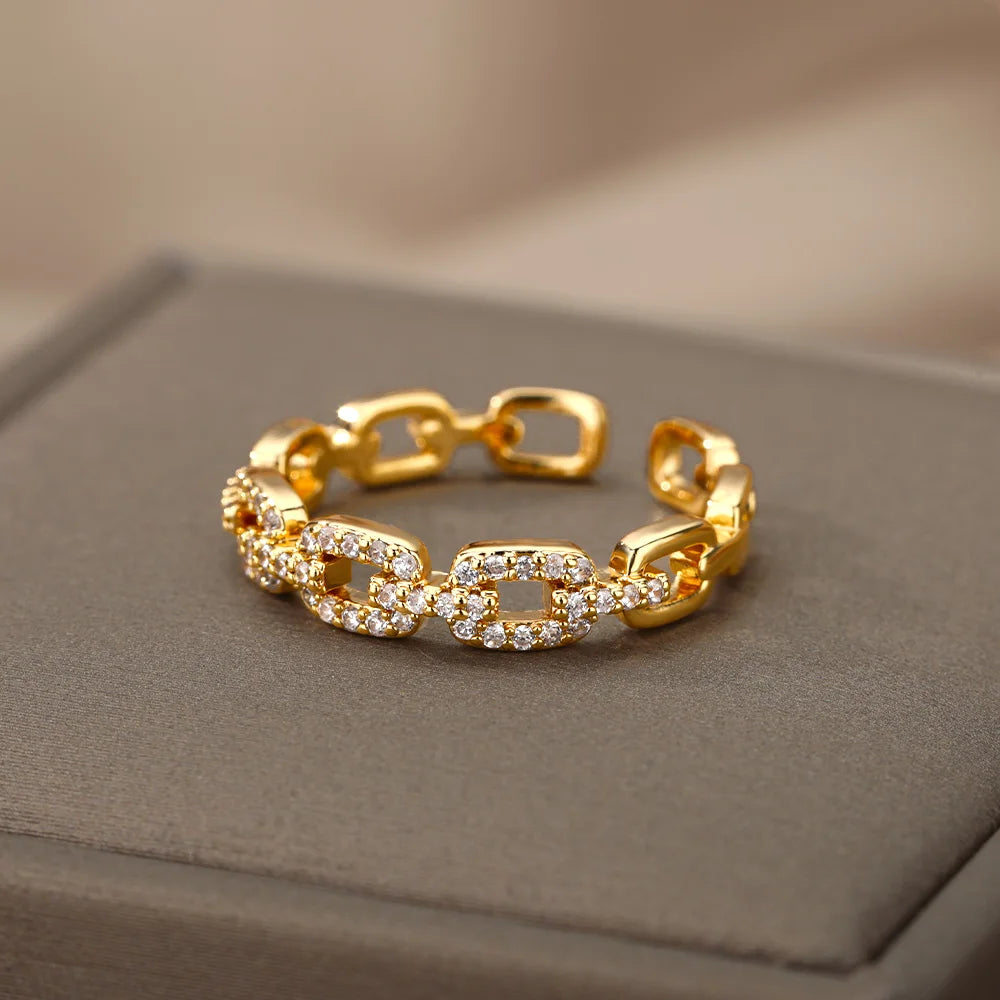Fashionable minimalist ring with zircon
