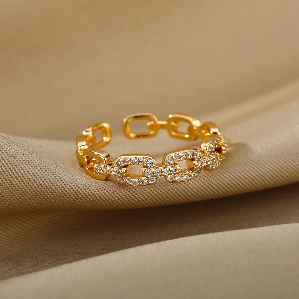 Fashionable minimalist ring with zircon