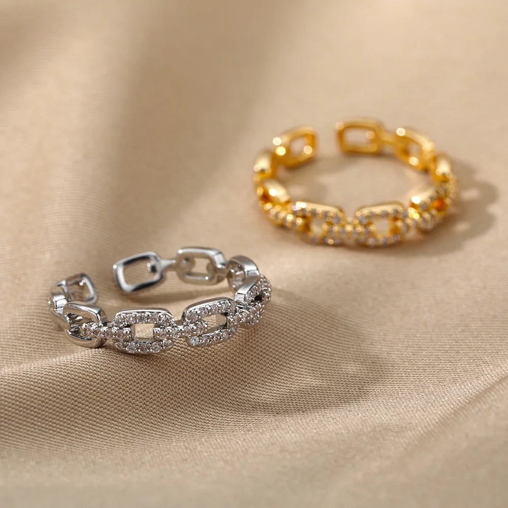 Fashionable minimalist ring with zircon