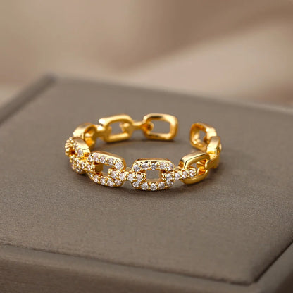 Fashionable minimalist ring with zircon