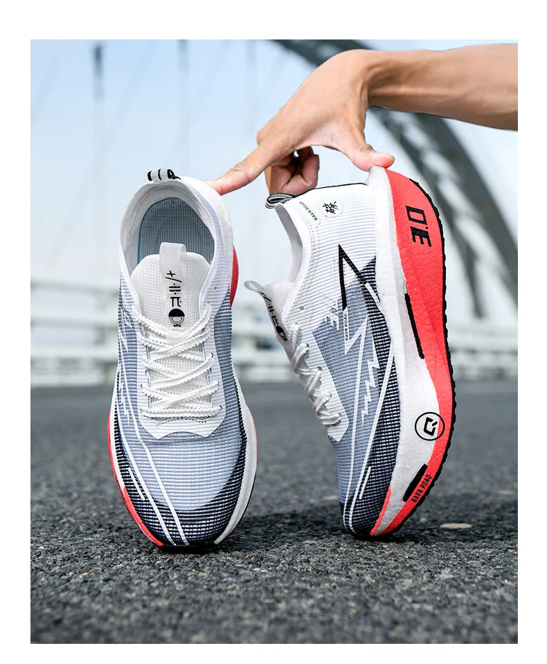 Stable, wear-resistant sports sneakers for training
