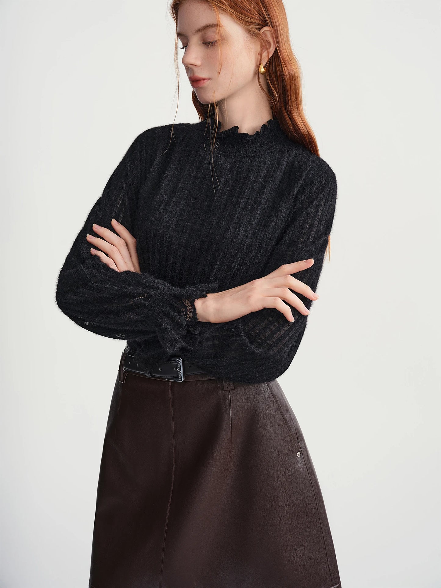 Cozy autumn/winter women’s pullover with stylish lace