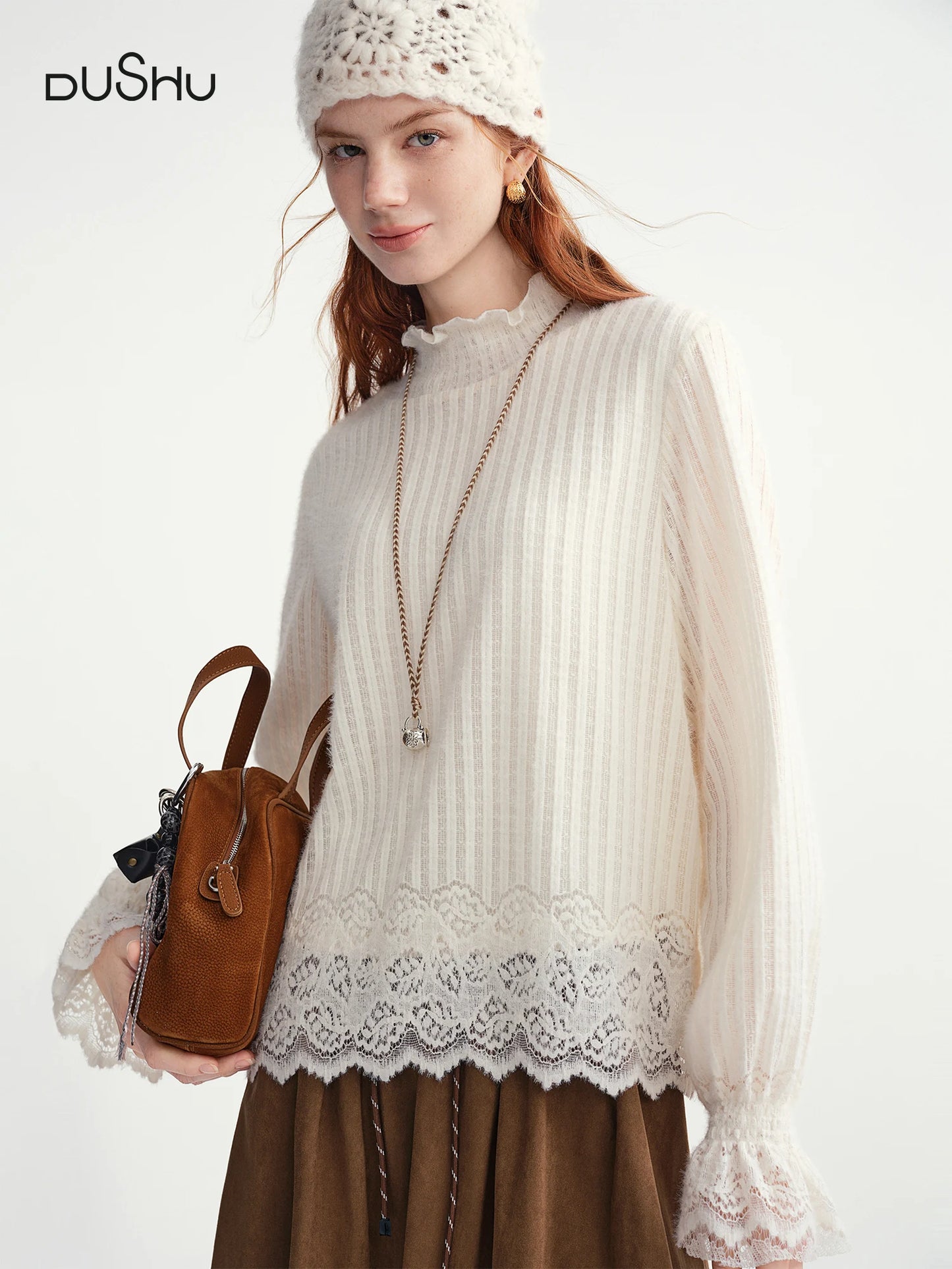 Cozy autumn/winter women’s pullover with stylish lace