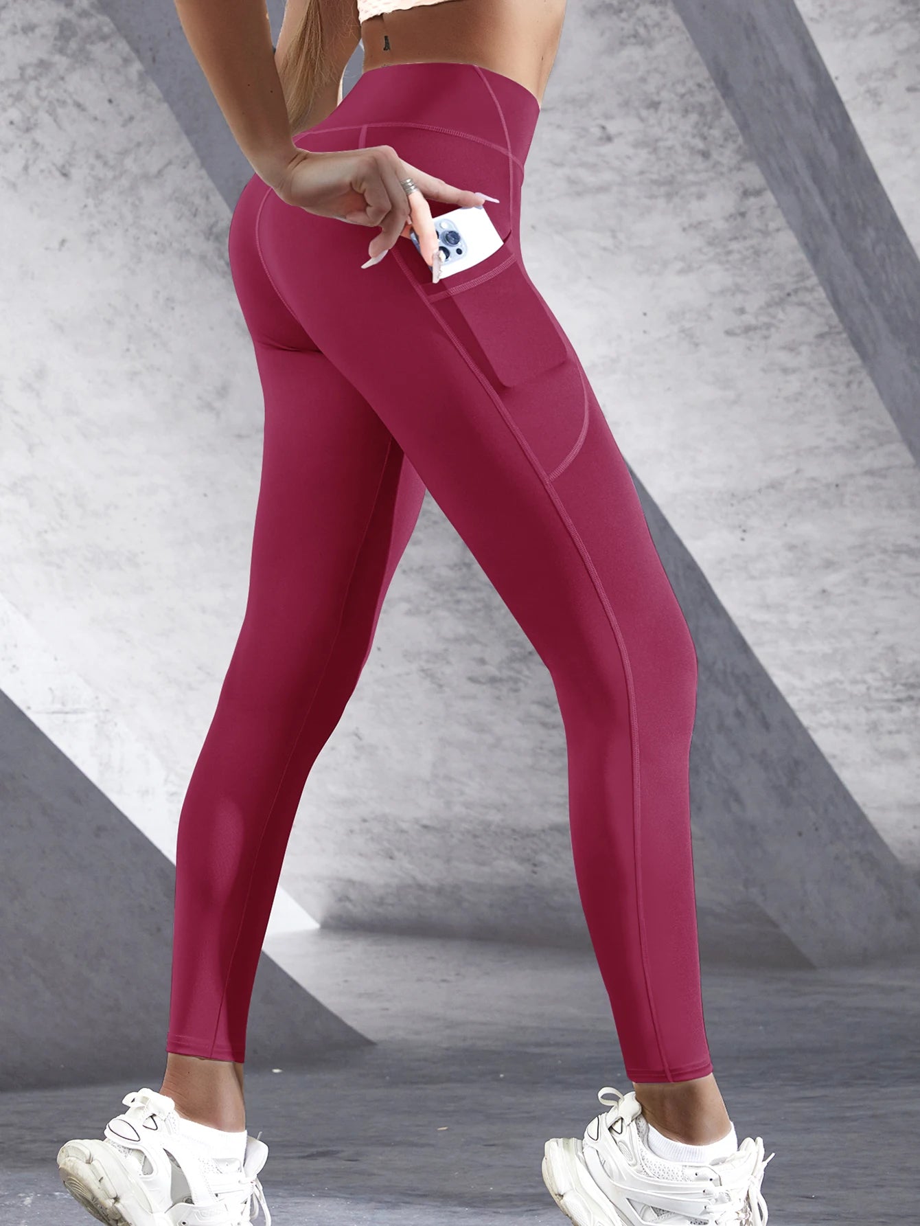 Women’s high-waist stretch leggings with pockets