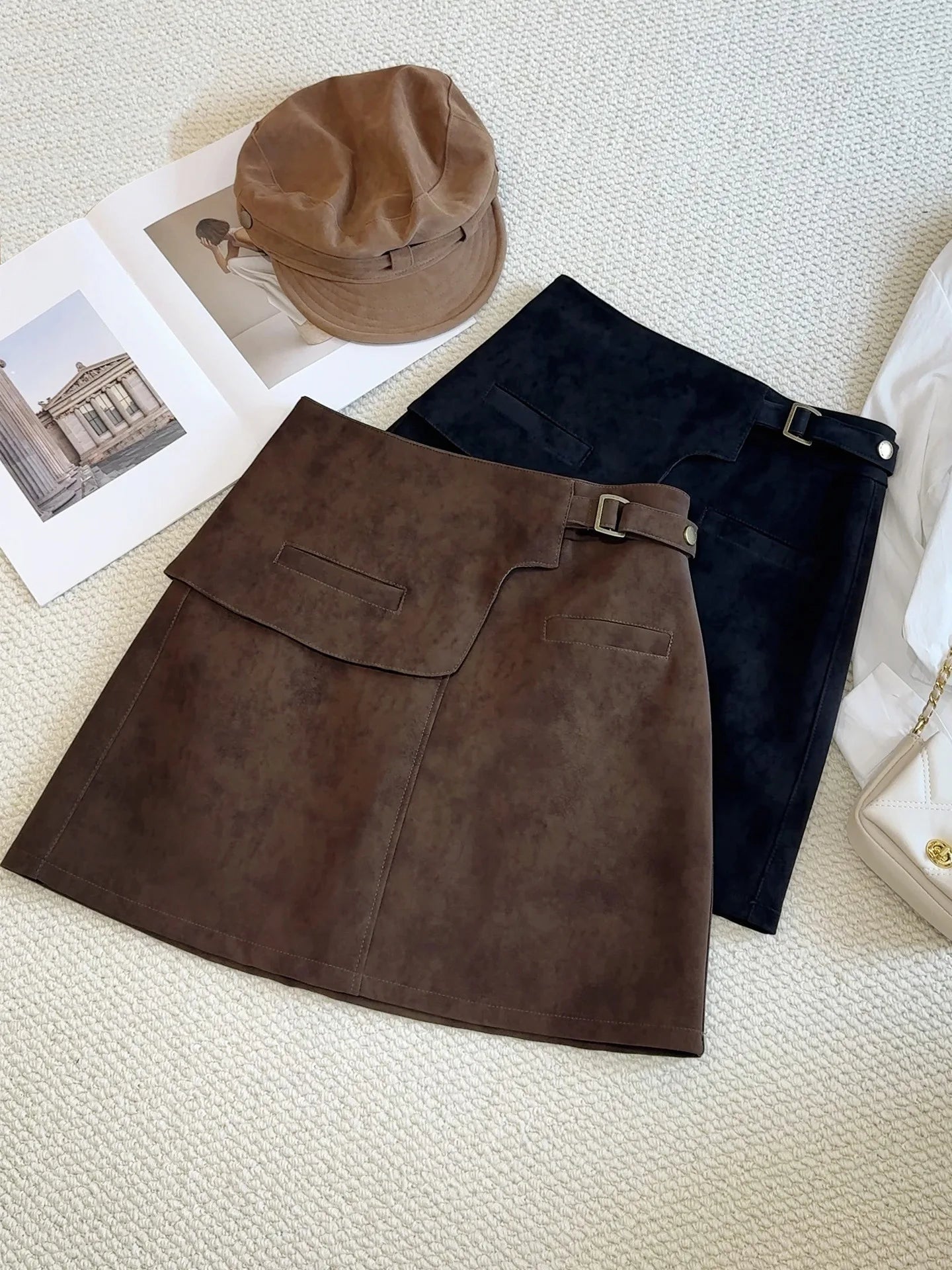Hip-hugging short skirt for casual wear