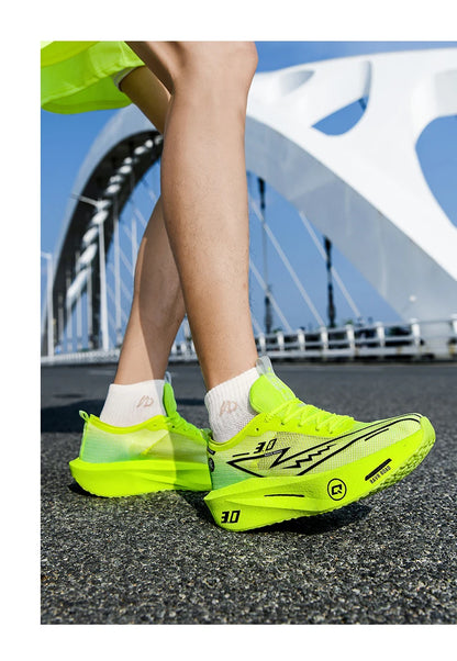 Stable, wear-resistant sports sneakers for training