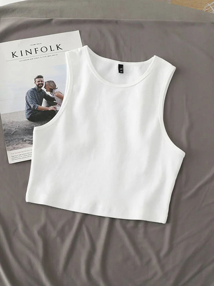 Lightweight stylish women’s slim crop tee