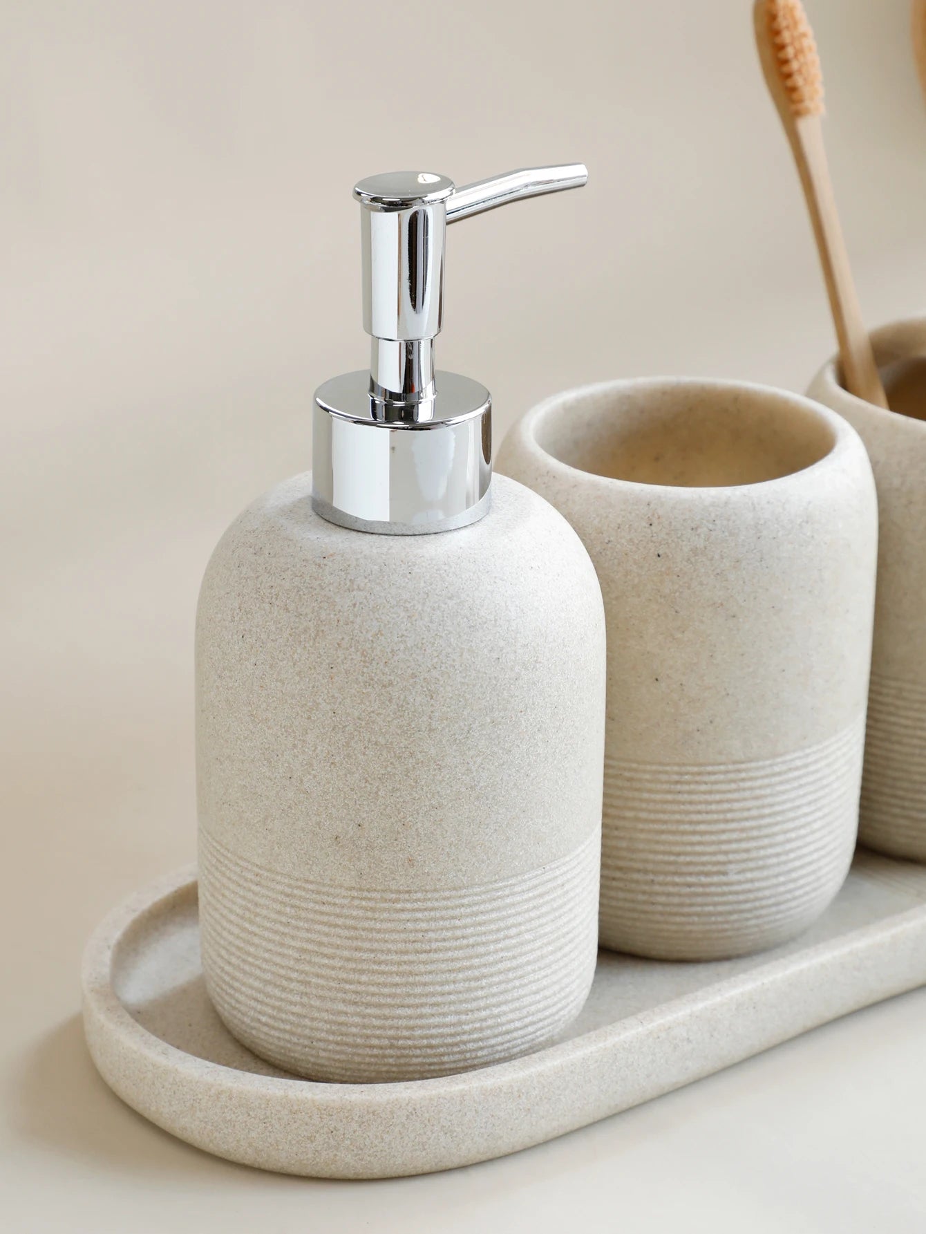 Functional 5-piece set for modern bathroom organization