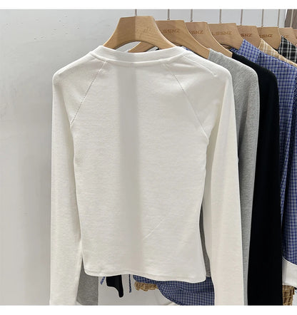 Women’s slim-fit V-neck long-sleeve T-shirt