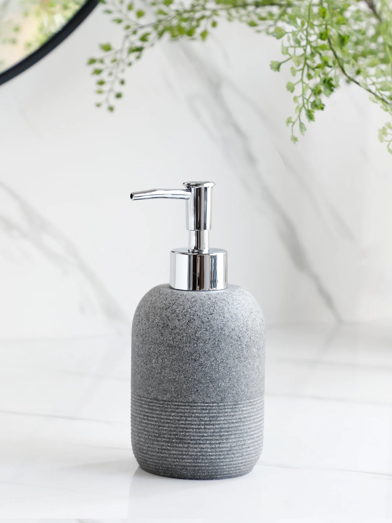 Functional 5-piece set for modern bathroom organization