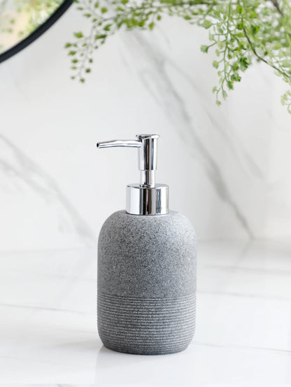 Functional 5-piece set for modern bathroom organization
