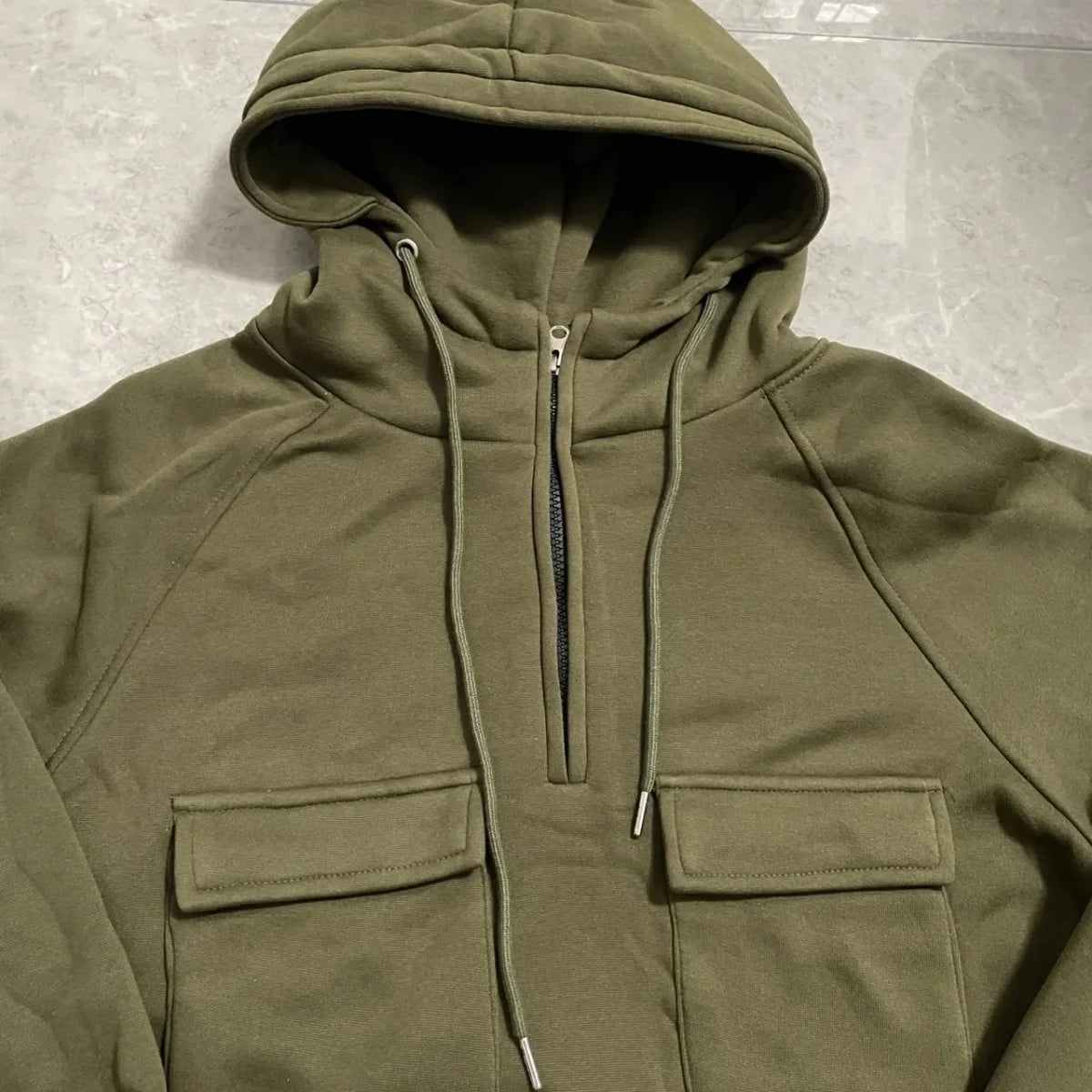 Men’s thick outdoor hooded sweatshirt with pockets