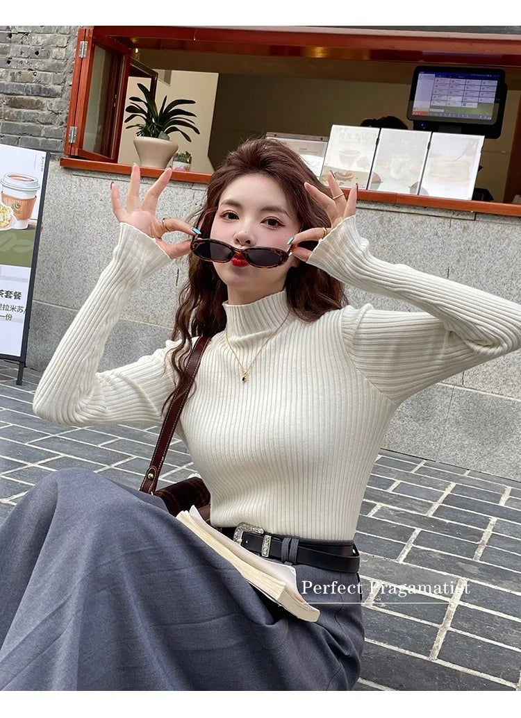 Women’s turtleneck long-sleeve pullover sweater