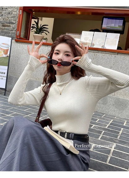 Women’s turtleneck long-sleeve pullover sweater