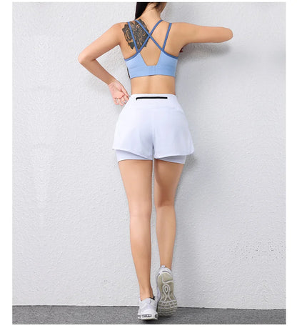 Layered sports shorts with pockets for yoga and fitness