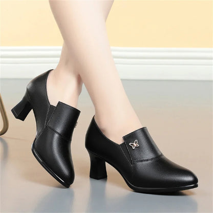 Chic Leather Women’s Pumps – Trendy Spring Office Shoes
