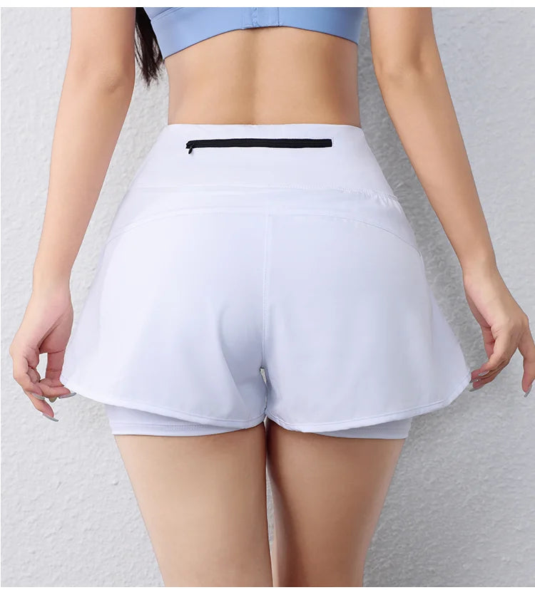 Layered sports shorts with pockets for yoga and fitness