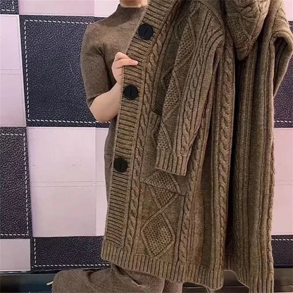 Long hooded single-breasted knitted coat