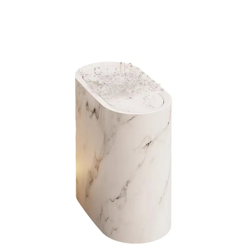 Versatile covered trash bin—perfect for home bathrooms, kitchens, or guest rooms
