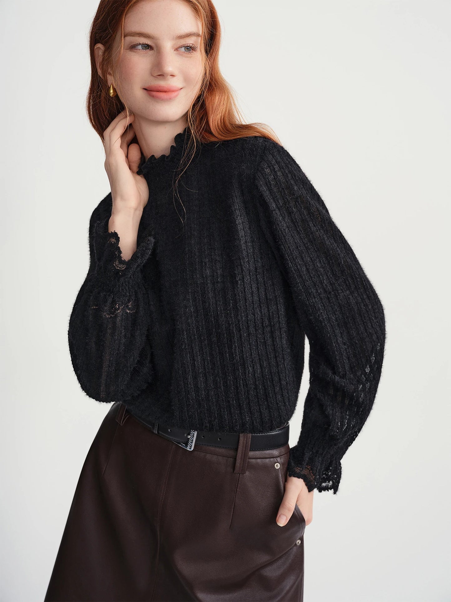 Cozy autumn/winter women’s pullover with stylish lace