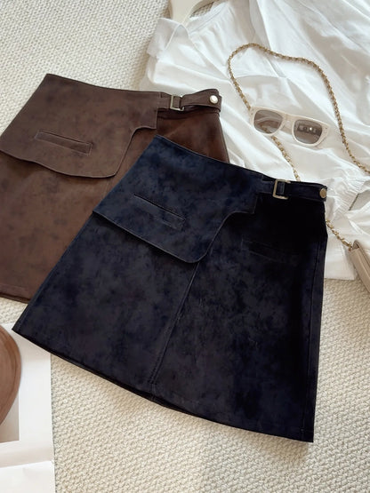 Hip-hugging short skirt for casual wear