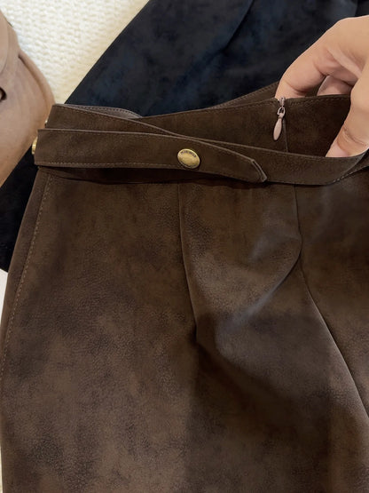 Hip-hugging short skirt for casual wear