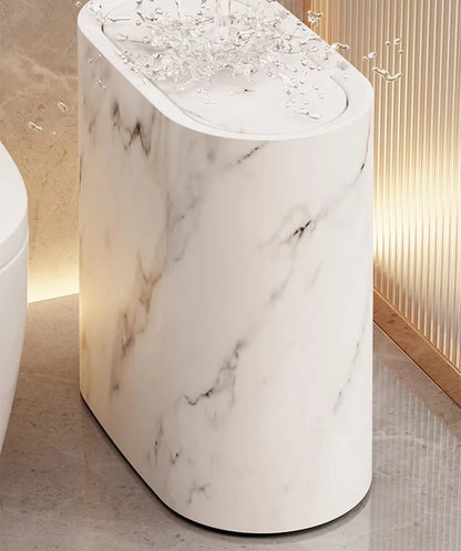 Versatile covered trash bin—perfect for home bathrooms, kitchens, or guest rooms