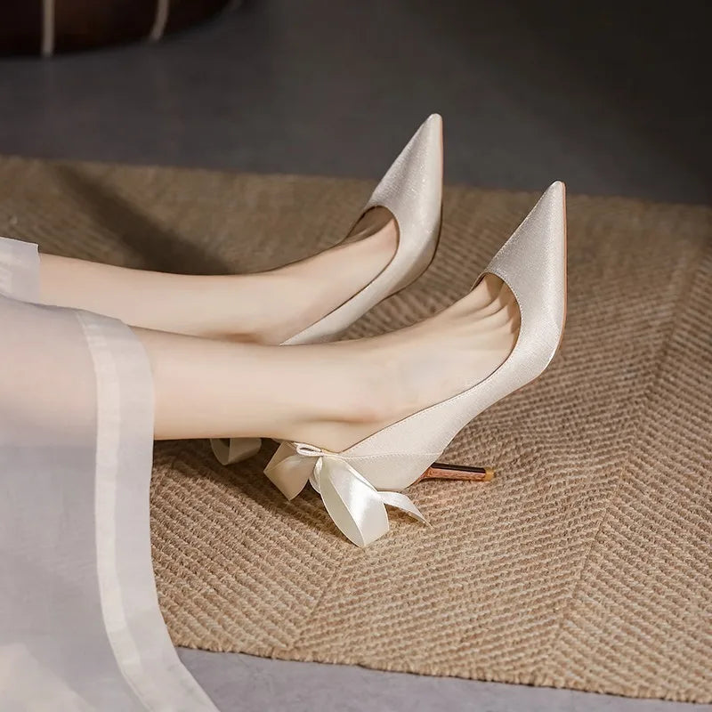Luxury Fashion Pumps– Ribbon & Pearl Chain Design