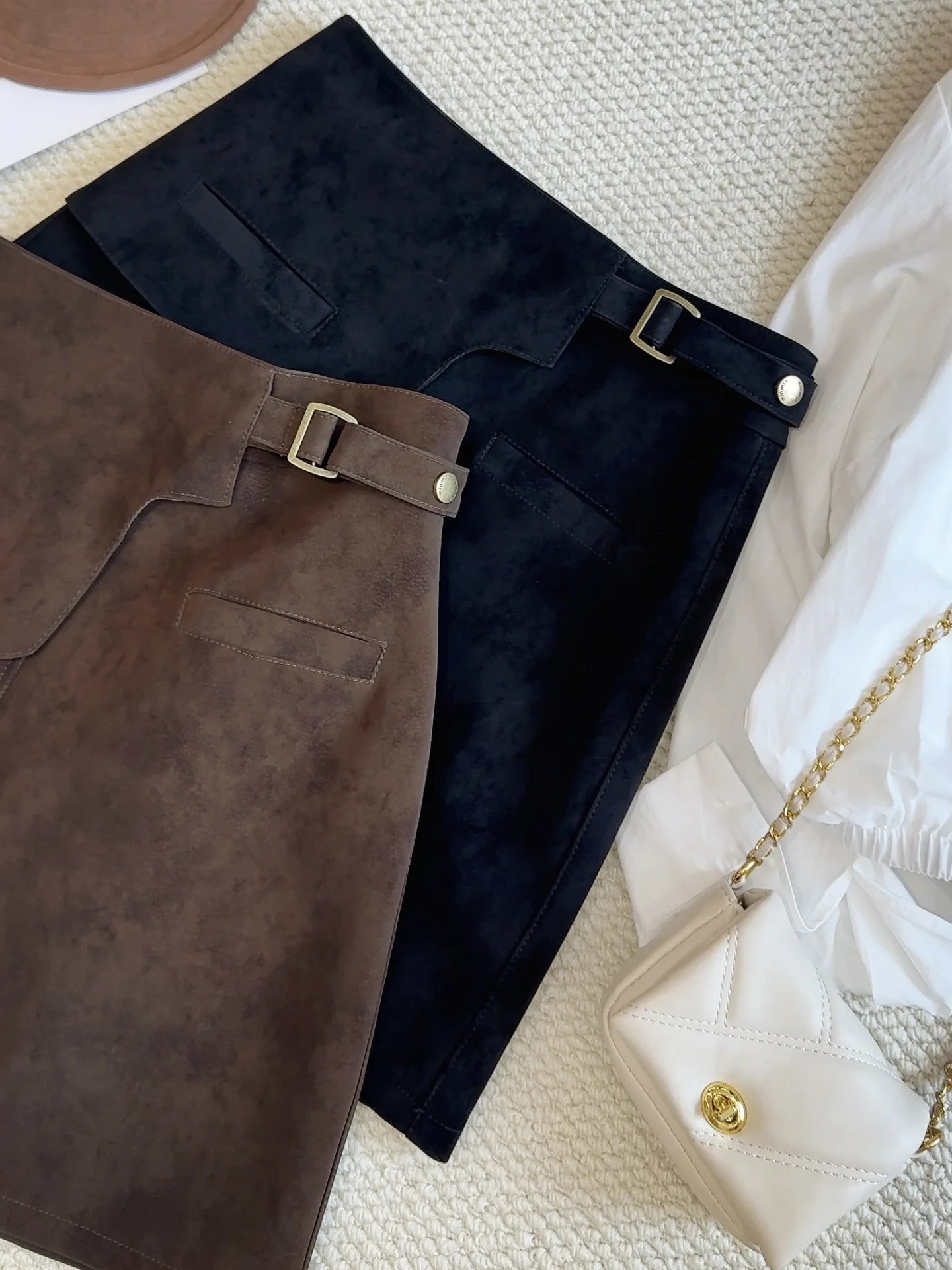 Hip-hugging short skirt for casual wear