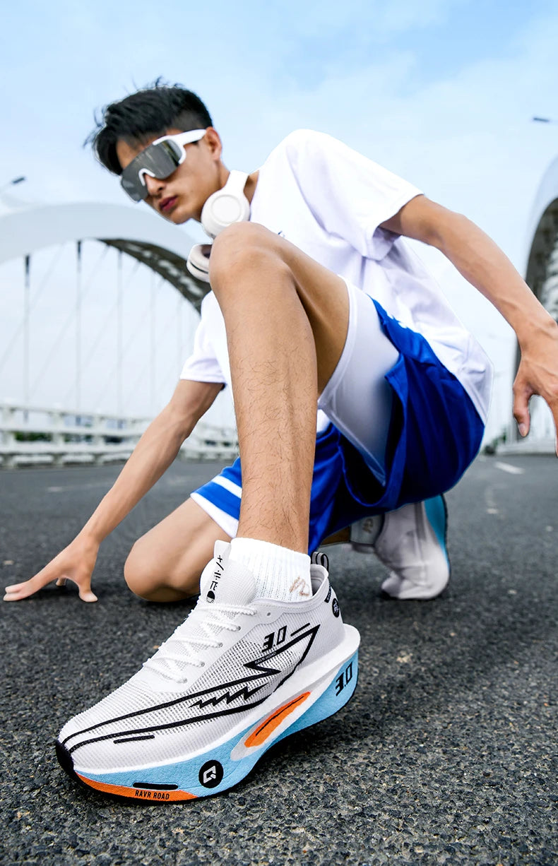 Stable, wear-resistant sports sneakers for training