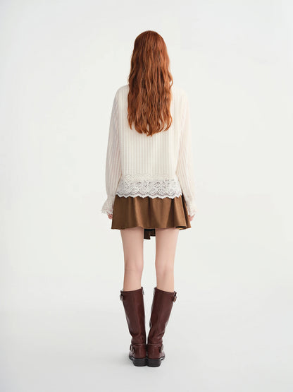 Cozy autumn/winter women’s pullover with stylish lace