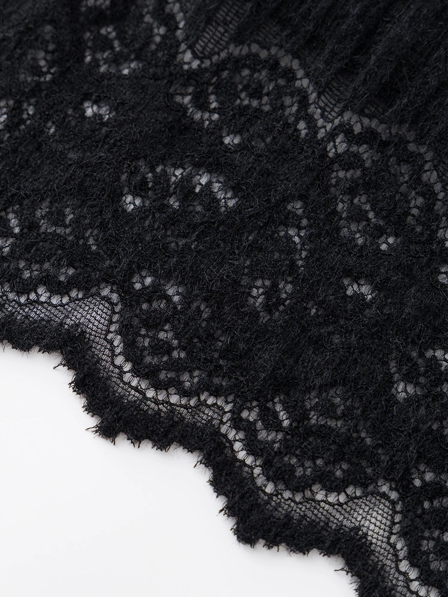 Cozy autumn/winter women’s pullover with stylish lace