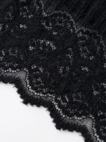 Cozy autumn/winter women’s pullover with stylish lace