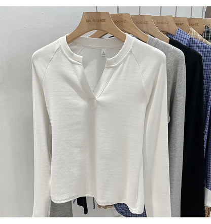 Women’s slim-fit V-neck long-sleeve T-shirt
