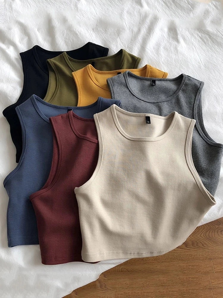 Lightweight stylish women’s slim crop tee