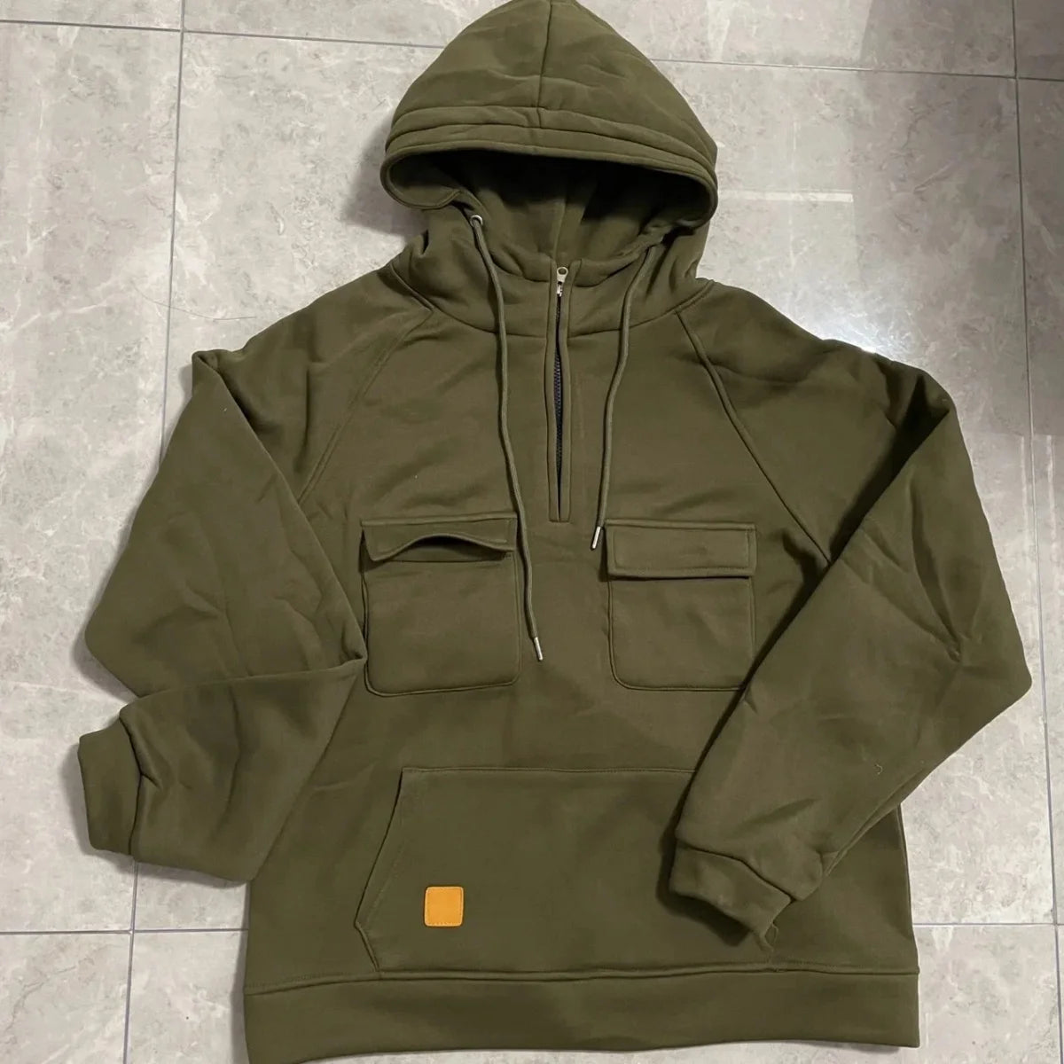 Men’s thick outdoor hooded sweatshirt with pockets