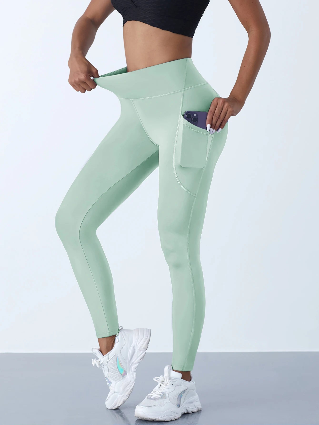 Women’s high-waist stretch leggings with pockets