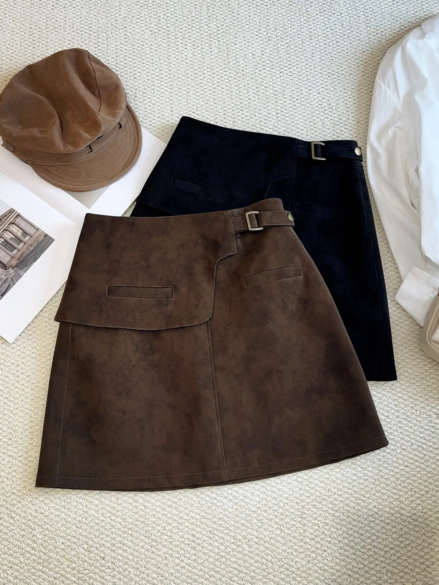 Hip-hugging short skirt for casual wear