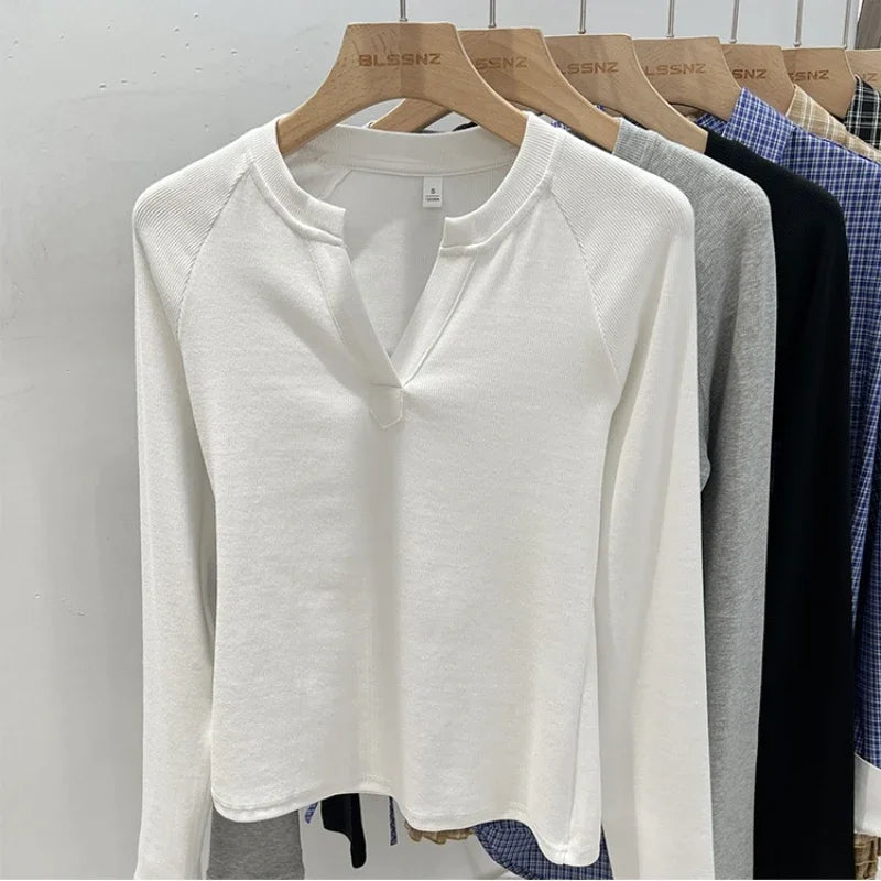 Women’s slim-fit V-neck long-sleeve T-shirt