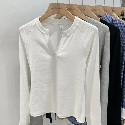 Women’s slim-fit V-neck long-sleeve T-shirt