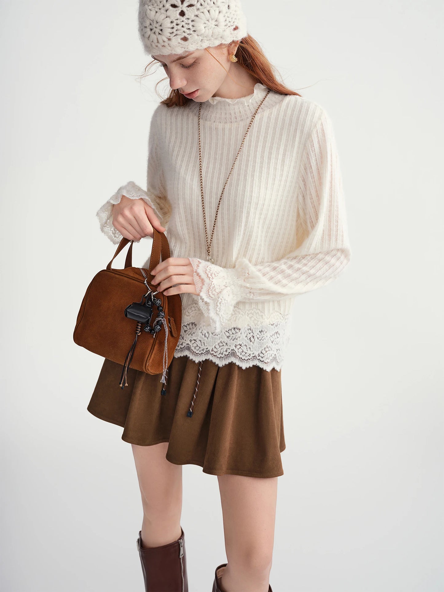 Cozy autumn/winter women’s pullover with stylish lace
