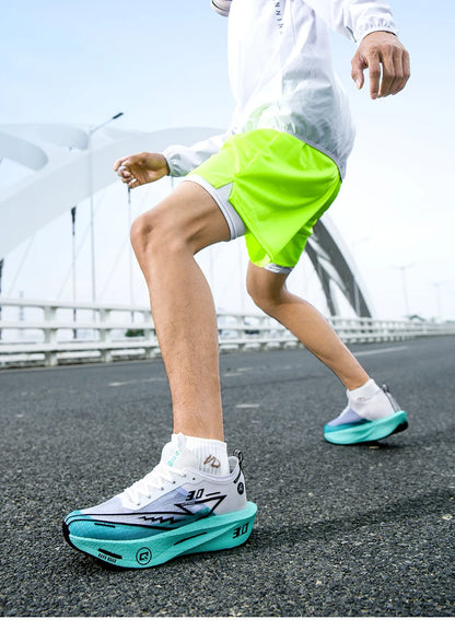 Stable, wear-resistant sports sneakers for training