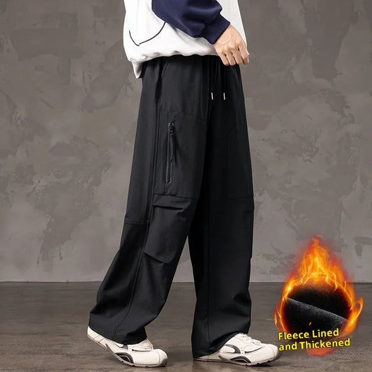 Men’s fleece-lined cargo pants with multiple pockets