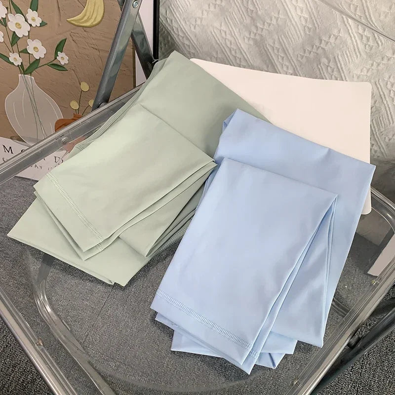 Trendy summer yoga and sports leggings