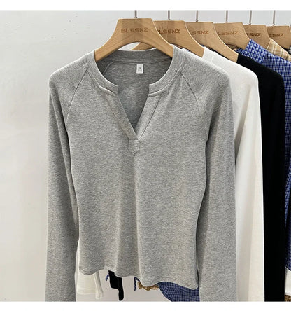 Women’s slim-fit V-neck long-sleeve T-shirt