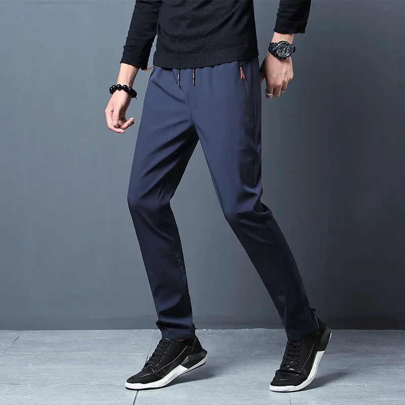 Cotton cargo shorts with button design and straight fit