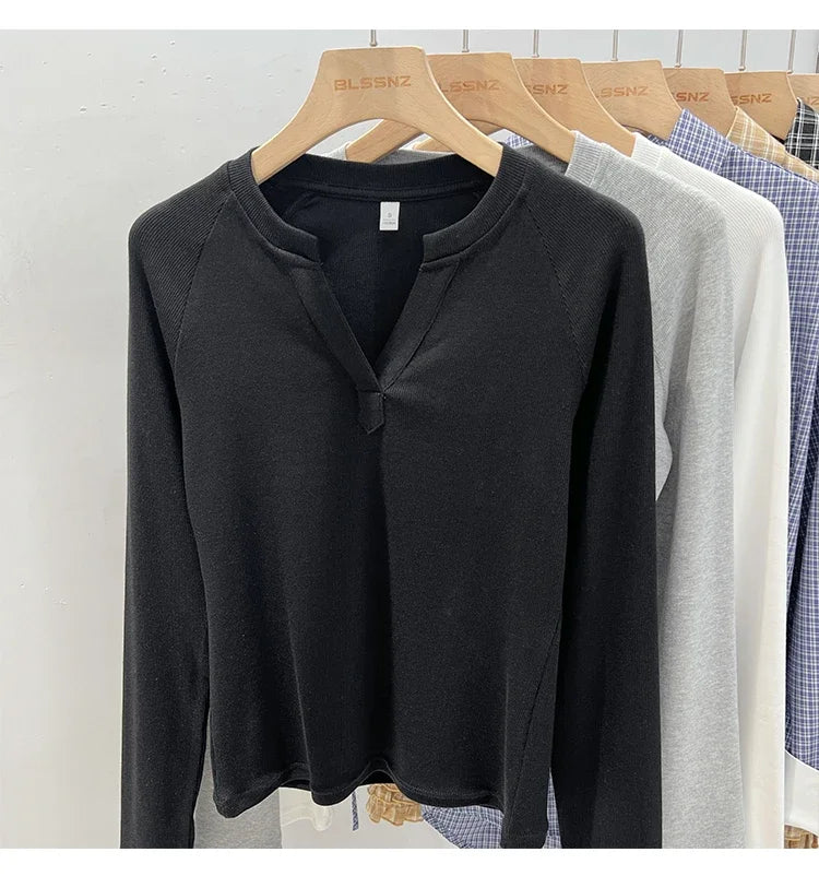 Women’s slim-fit V-neck long-sleeve T-shirt
